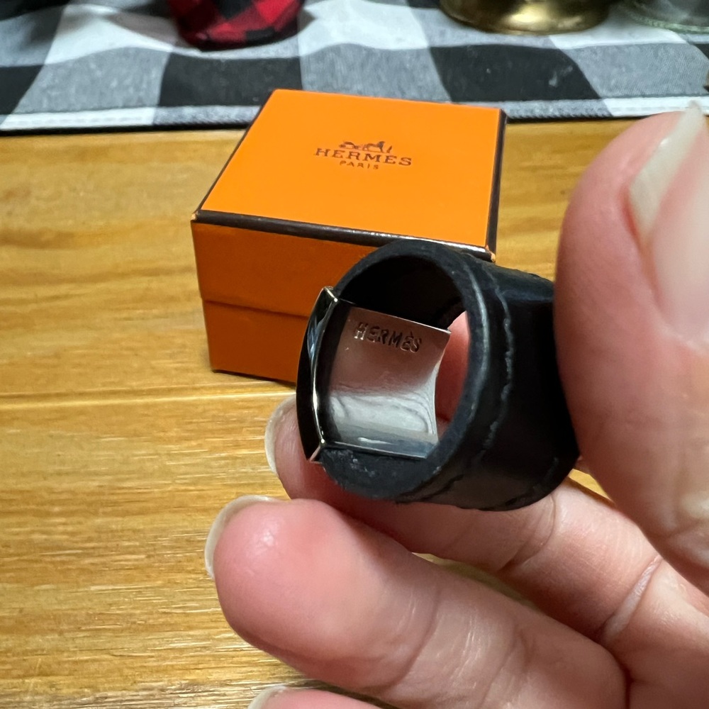 Hermes Black Lurie Leather Ring - Picture 9 of 14